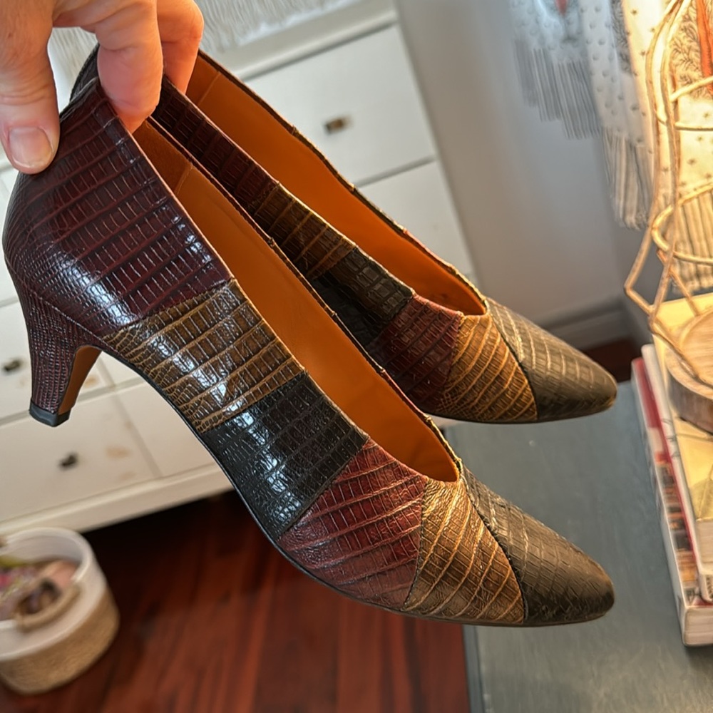 Sézane patchwork croco print heels. SZ 40/ US 8.5 Neutral earthy tones.
